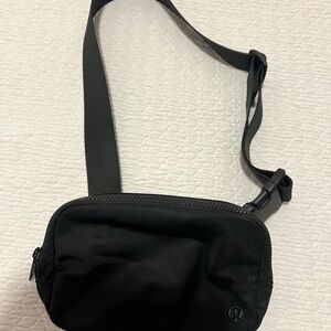Lululemon 1L Everywhere Belt Bag (black on black)